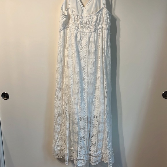 White Boho style lace overlay beachhead dress - Picture 5 of 5